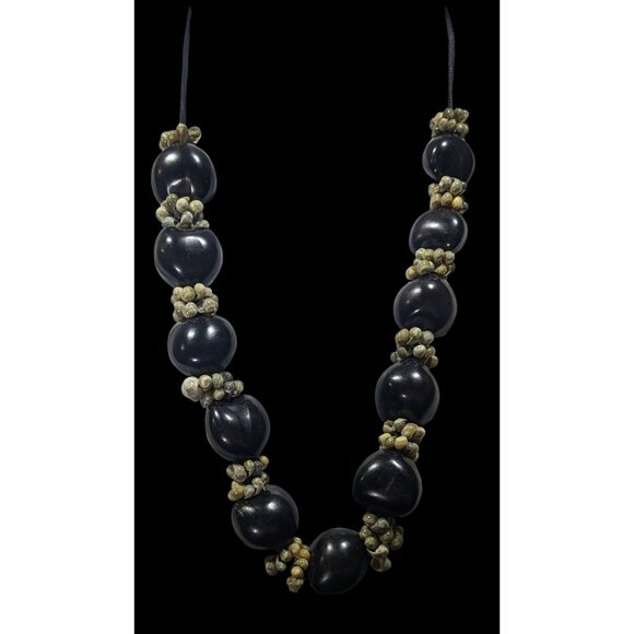 Hawaiian Kukui Nut And Seashell Beaded Tie On Necklace - Picture 4 of 6